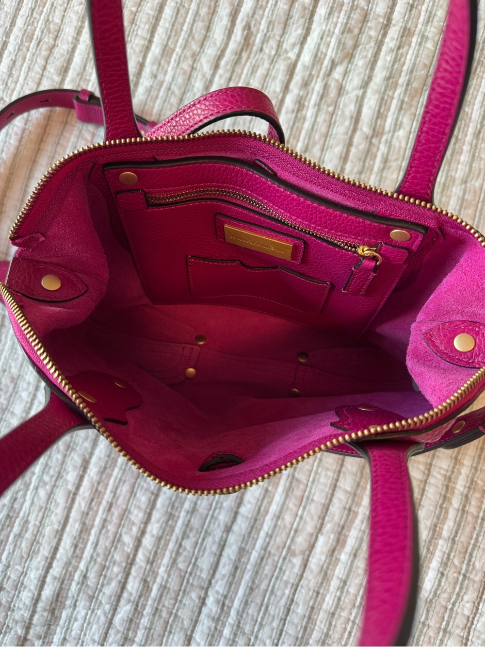 🩷LIKE NEW🩷 Annabel Ingall Fuchsia Pebbled Leather Tote with Gold Hardware - Picture 4 of 5